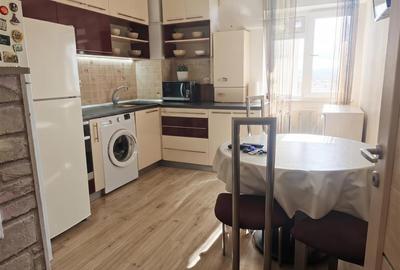 Apartament cu 4 camere decomandat în George Enescu