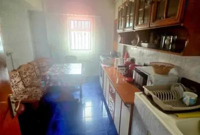Apartament cu 3 camere decomandat, mobilat în Noua