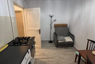 Garsonieră decomandată în Central
