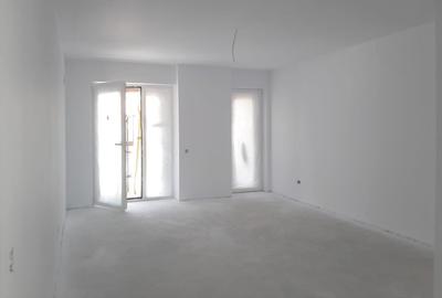 Apartament cu 3 camere decomandat în Noua