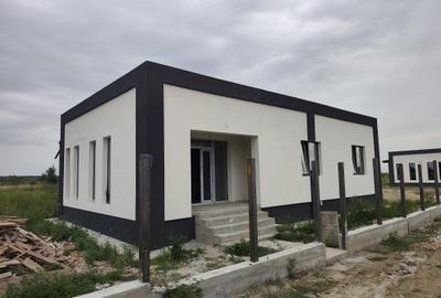 Casă individuală cu 3 camere cu Teren 500 Mp în Săbăreni