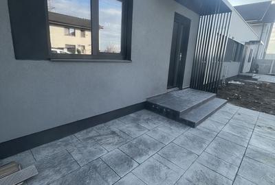 Casă cu 3 camere în Dumbrăvița