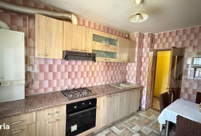 Apartament cu 4 camere decomandat în 1 Mai
