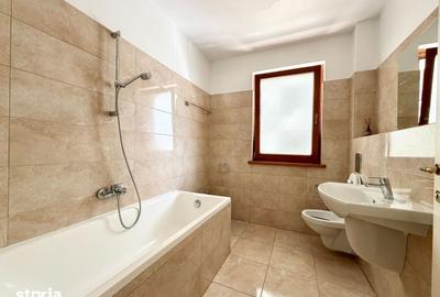 Apartament cu 3 camere decomandat în Cristian - 2