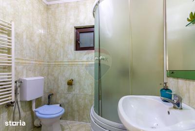 Casă cu 6 camere cu Teren 469 Mp în Central