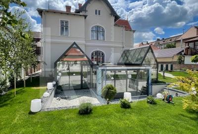 Casă individuală cu 10 camere cu Canalizare în Central - 1