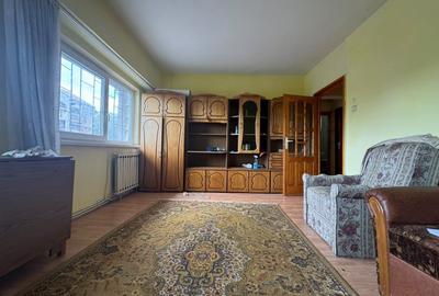 Apartament cu 3 camere decomandat în Zorilor