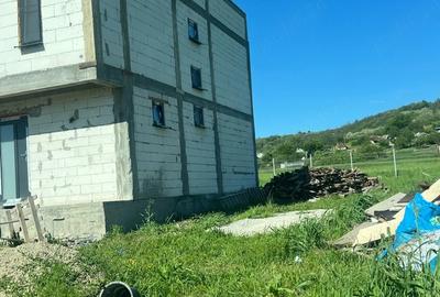 Casă cu 4 camere cu Teren 500 Mp în Șimnicu de Sus