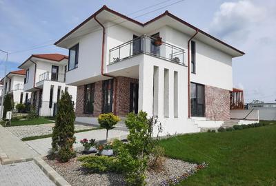 Casă individuală cu 5 camere cu Canalizare în Mogoșoaia