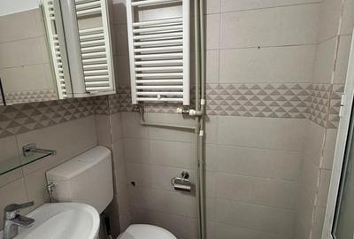 Garsonieră decomandată în Troianu