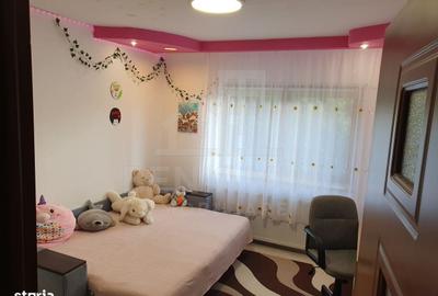 Apartament cu 4 camere decomandat în Noua