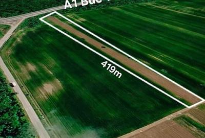 Teren de 5500 mp, în Vânătorii Mici