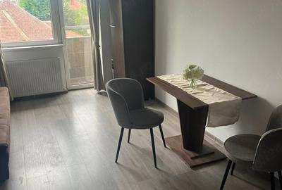Garsonieră decomandată în Central