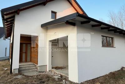 Casă individuală cu 4 camere cu Canalizare în Central