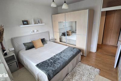 Apartament cu 3 camere semidecomandat în Tineretului