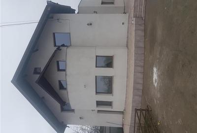 Casă cu 5 camere cu Teren 600 Mp în Cazasu - 2