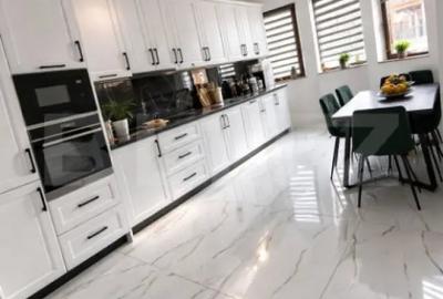 Casă cu 7 camere cu Teren 417 Mp în Central