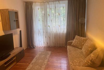 Apartament cu 3 camere decomandat în Colentina