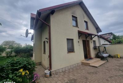 Casă cu 4 camere în Est
