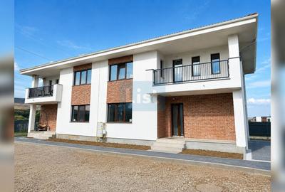 Casă cu 5 camere cu Teren 230 Mp în Florești