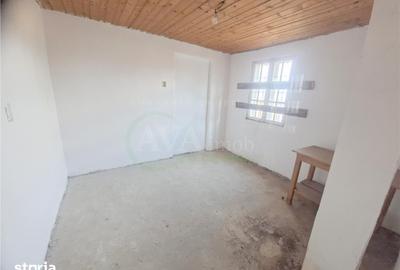 Casă cu 3 camere cu Teren 2413 Mp în Cleja
