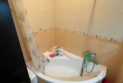 Apartament cu 2 camere decomandat în Roșu