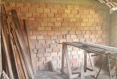 Casă cu 3 camere cu Teren 1068 Mp în Ostroveni - 1