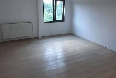 Casă cu 4 camere în Voinești