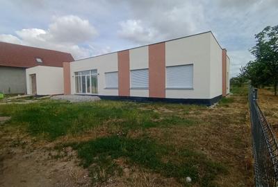 Casă cu 4 camere în Nojorid