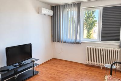 Apartament cu 2 camere decomandat în Titan