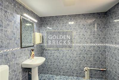 Casă cu 8 camere cu Canalizare în Dămăroaia