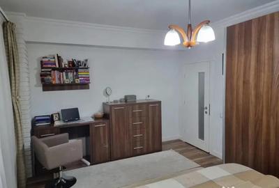 Apartament cu 3 camere decomandat în George Enescu - 2