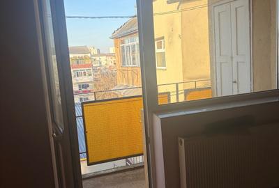 Apartament cu 3 camere decomandat în Micro 16 - 5