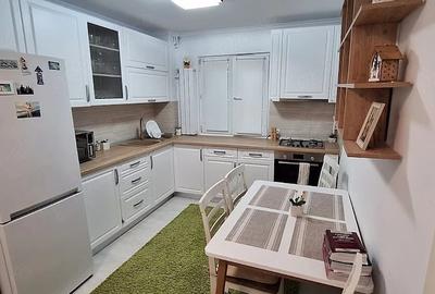 Apartament cu 3 camere decomandat în Titan - 1