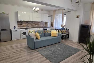 Apartament cu 3 camere semidecomandat, mobilat în Străulești