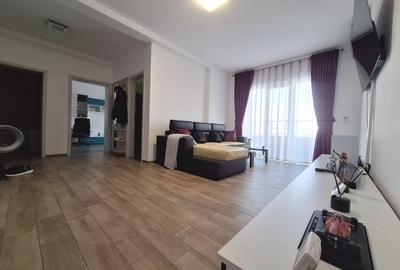 Apartament cu 3 camere semidecomandat, mobilat în Buziașului