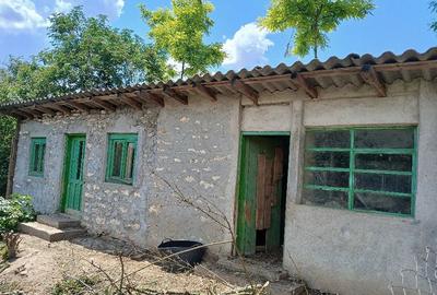Casă cu Teren 2000 Mp în Cerchezu - 1