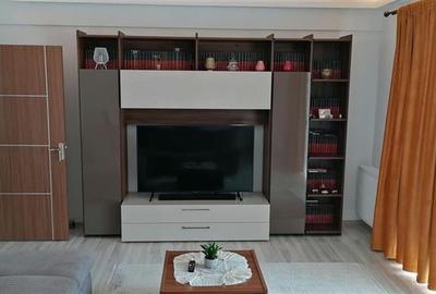 Apartament cu 3 camere decomandat în Tractorul - 4