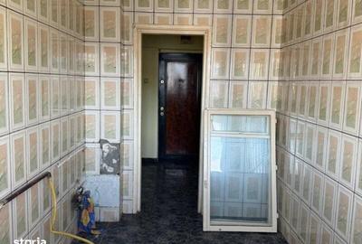 Apartament cu 3 camere decomandat în Dristor