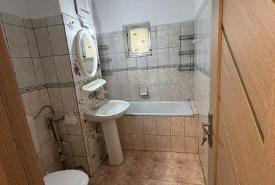 Apartament cu 2 camere decomandat în Calea București