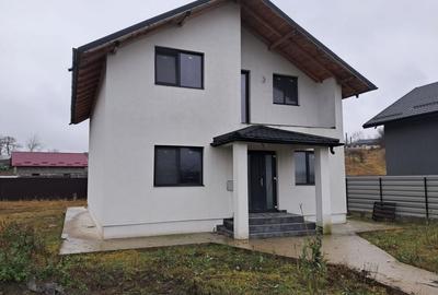 Casă cu 4 camere în Central - 2