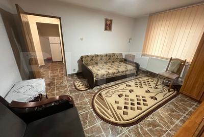Apartament cu 2 camere semidecomandat, mobilat în Micro 6