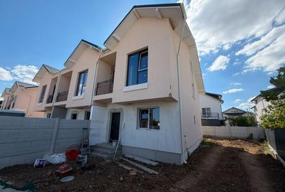 Casă cu 4 camere cu Canalizare în Central