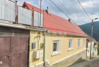 Casă cu 4 camere în Muncitoresc