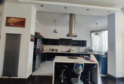 Casă cu 8 camere cu Piscina în Balotești - 3