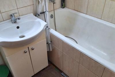 Apartament cu 2 camere decomandat în Titan