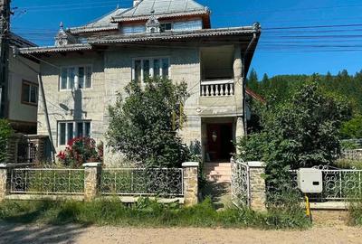 Casă cu 6 camere cu Teren 231 Mp în Vama