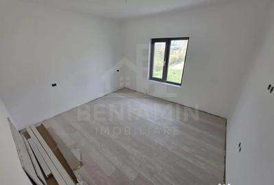 Casă cu 3 camere cu Teren 343 Mp în Central