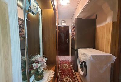 Apartament cu 2 camere semidecomandat în Km 4 - 4