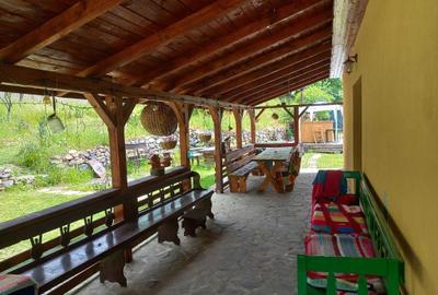 Casă cu 4 camere în Central - 1